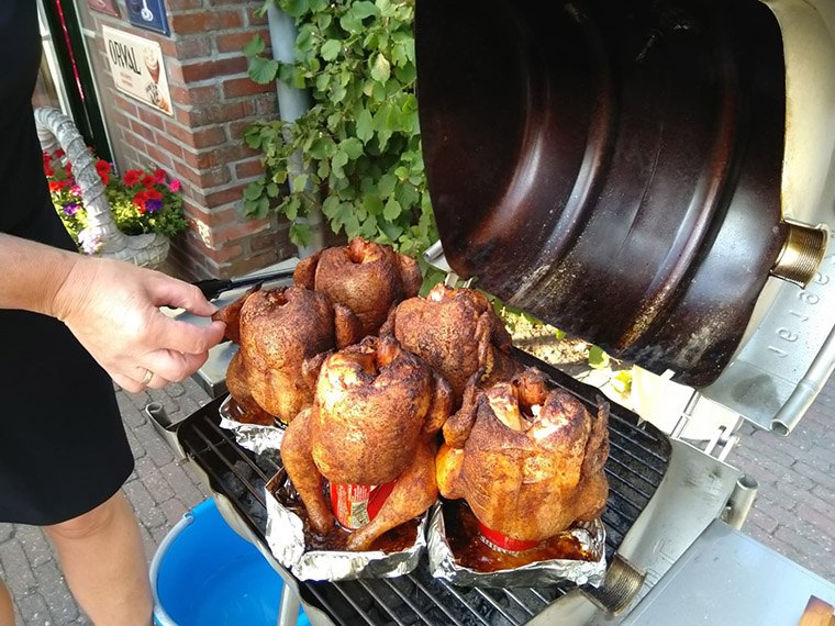 Beercan-kip op de barbecue, 2019